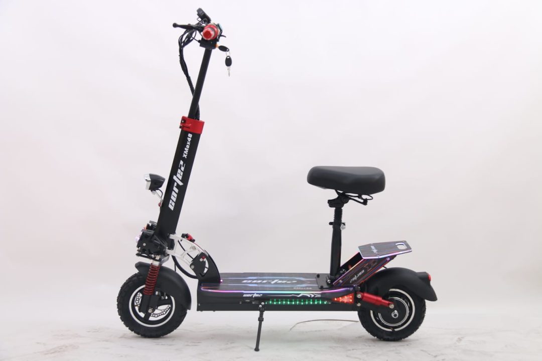 קורקינט חשמלי עם כיסא ורמקול בלוטוס קורטז X MAX 48